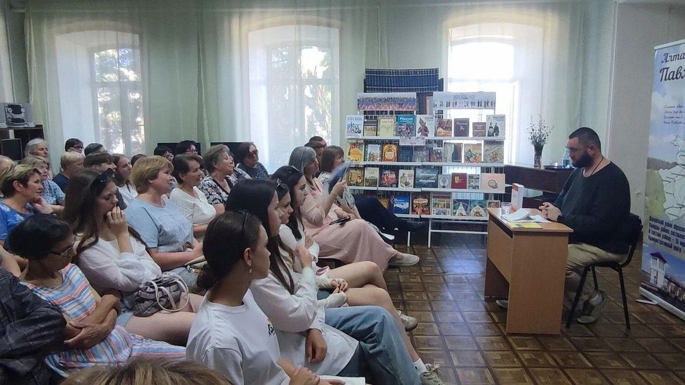 Поэзия времени и памяти: Владимир Косогов встретился с читателями Алтайского края