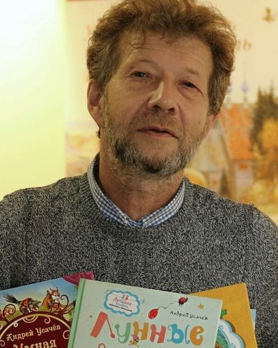 Книжная детская ярмарка «Счастливое чтение» в ЦДЛ.
Знакомство с авторами: встреча с Андреем Усачёвым 2 апреля в ЦДЛ.